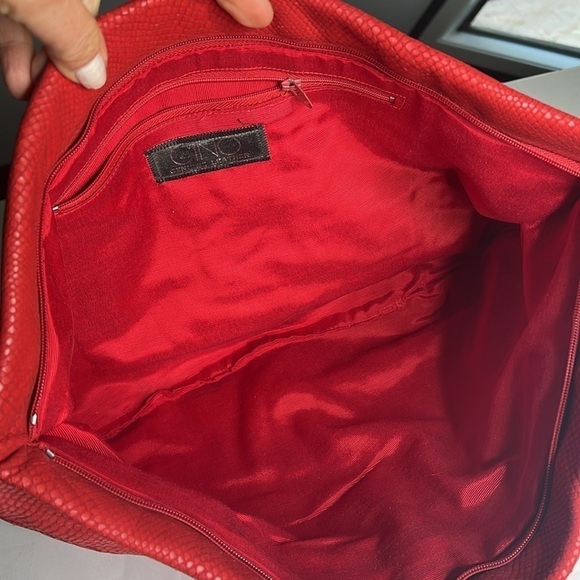 Gino Snake Embossed Extra Large Red Leather Scrunched Zip Clutch Bag - Picture 8 of 10